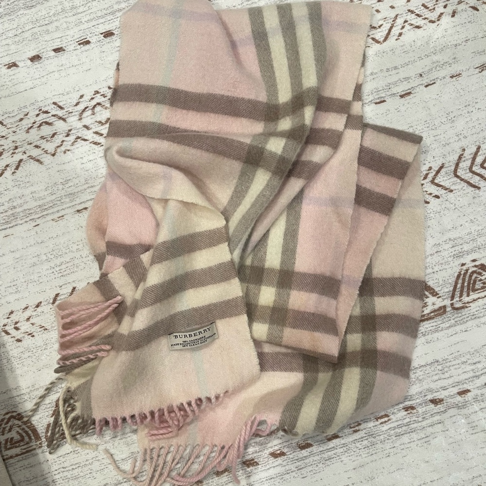 Authentic Burberry Pink Nova Check Cashmere Scarf in Candy Nova Plaid - Picture 1 of 4
